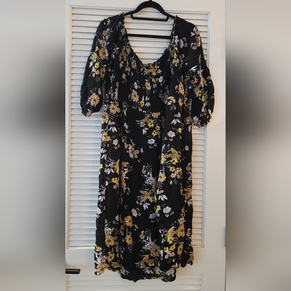 City Chic- (Plus-Size) Floral Lightweight Dress With Two Small Front Leg Slits - Picture 2 of 7